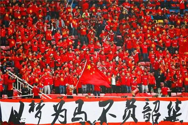 中国足球梦圆世界杯，2002年韩日世界杯的辉煌时刻